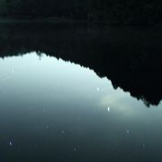 湖面の星