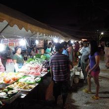 にぎやかな屋台