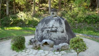 奥でひっそりと佇んでいらっしゃいます（笑）