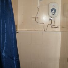 中はこのような感じです。ホットシャワーです。