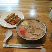 とんこつラーメンに揚げ豆腐です。