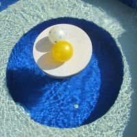 可愛いﾌﾟｰﾙですっ!色のｺﾝﾄﾗｽﾄがいい♪ただ、狭いっ！