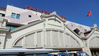 規模ではビンタイ市場が上ですがハノイの懐です。