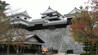 手軽なハイキングコースとして楽しめる山城