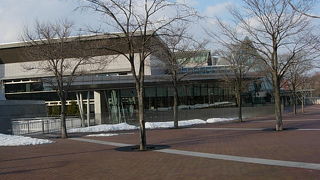 地下鉄に直結しています。