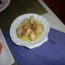 POLLO AL AJILLO、2ドル