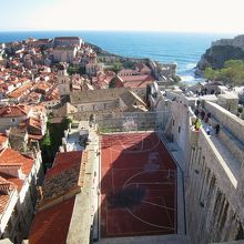 旧市街とそれを囲む城壁