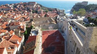 城壁からは旧市街を隅々まで見渡せます