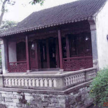 ここから太湖石を眺めます。