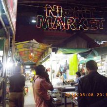 夜は少し涼しい。