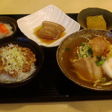 デザート付きのそば