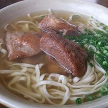 そーきそば　麺とだしは絶妙