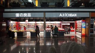 ちょっと怪しげなネーミングのお菓子屋さんです！