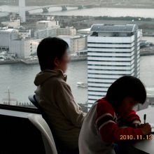 椅子にもたれボーっと景色を眺めた