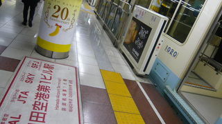 モノレールはターミナル毎に駅がある