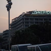 ホテルの夕景です