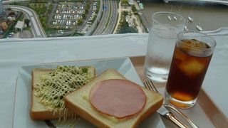 地上約１２５mでお食事　スカイラウンジ PANORAMA