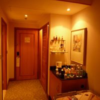 室内側から入口にむかって。