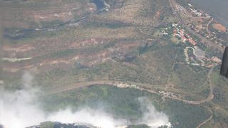 ジンバブエ側から見るもよし、ザンビア側からも良し。