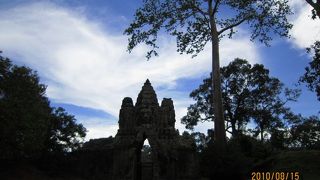 アンコールワットとは違う静けさを感じられます