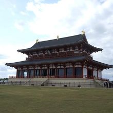 昼間の大極殿　大きな建物です