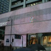 尖沙咀：アシュリー通りに大型旗艦店をオープン～エスプリ