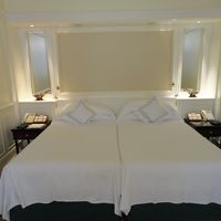 シンプルで落ち着いたベットルーム