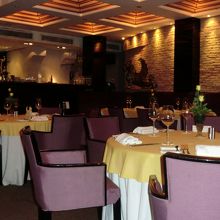 シックな内装です。