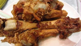 骨付き肉がすごいインパクト…！あとは餃子がおいしい★