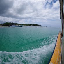 川平湾をいくグラスボート