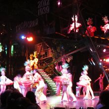 踊り子さんが若くてキレイ！