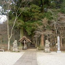 小高い丘になっている白河関跡