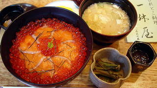 見事なシャケ親子丼