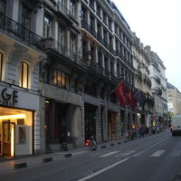 すぐ近くまで来ても、ホテルの名前は知らないようで尋ねまくりで