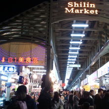 美食街は地下に移動