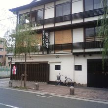 建物の雰囲気が温泉という感じ