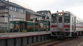 近くに撮影に適した横断陸橋があります