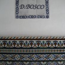 どこか見覚えのある美しいタイル。