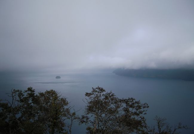 霧の摩周湖