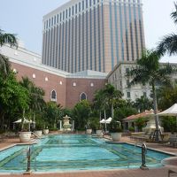 プールは幾つかに別れ、サマーベッドも多数で穴場です