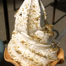 十三湖のドライブインで食べたしじみソフトクリーム