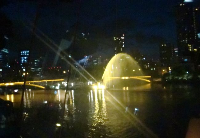 大江川を眺められるロケーションでフレンチ。リバースイート大阪。