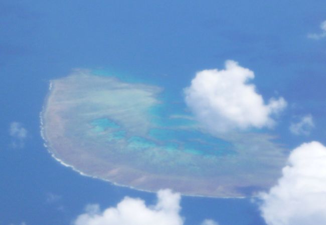 オーストラリア大陸に沿って連なるリーフ