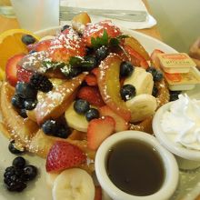ワッフルフルーツ全部乗せ