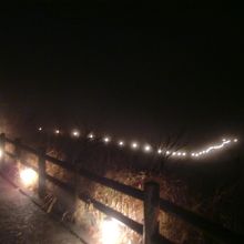 遊歩道にライトがつきます