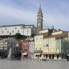 高台に建つ聖ユーリ教会