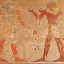 美しい神殿内の壁画