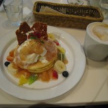 フルーツパンケーキ980円