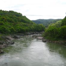 神居古潭を流れる石狩川