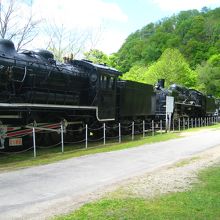 ３台のSLが並んでいます。（中央が最後のＣ５７）